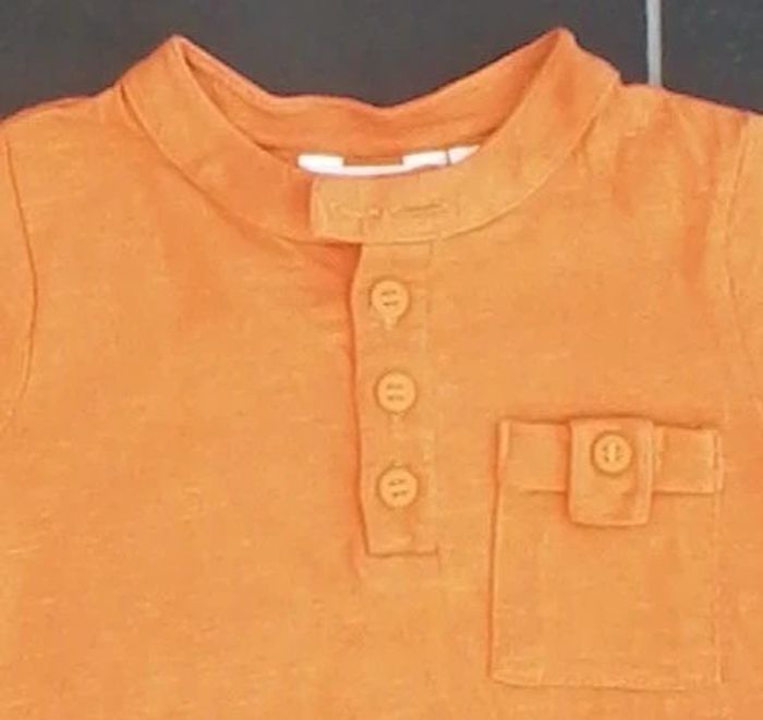 Magnifique chemise orange col mao garçon 18 mois - photo numéro 2