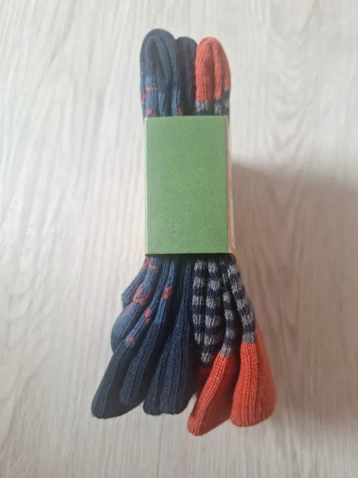 Neuf: lots de trois paires de chaussettes garçon dinosaure pointure 27 30 - photo numéro 2