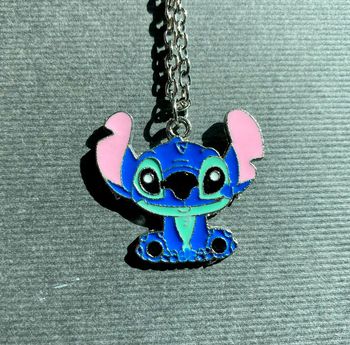 Pendentif collier argenté chaîne métallique Stitch - Idée Cadeau NЕUF
