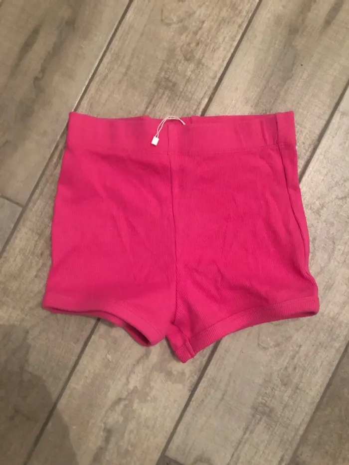 Short rose Zara taille XS