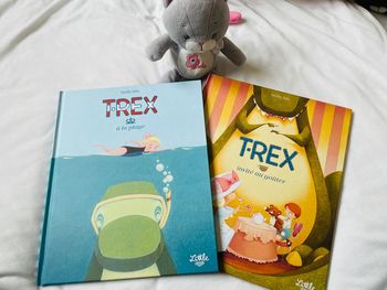 Livre T-rex invité au goûter T-rex à la plage