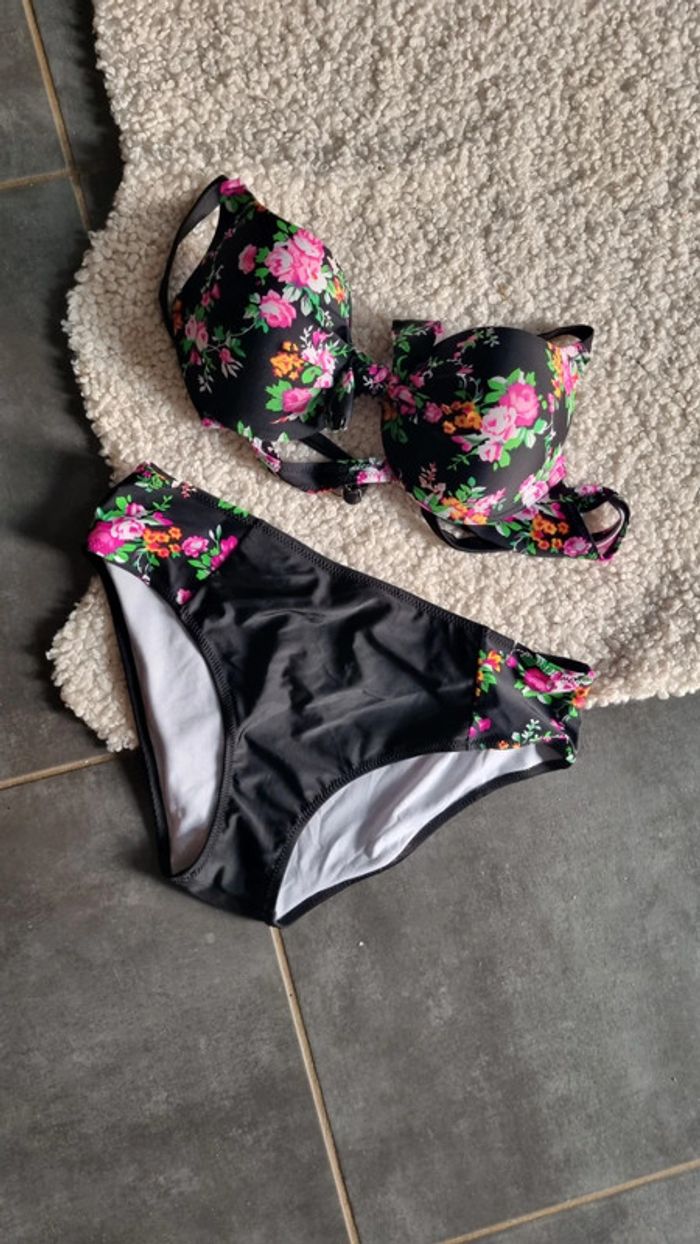 Maillot bain 2 pièces 44 46 noir fleurs haut post formé