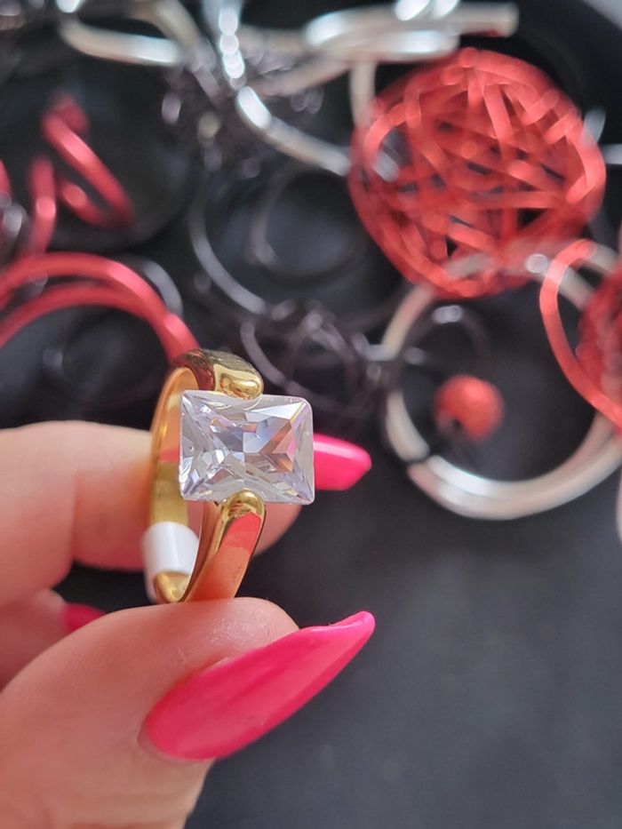 Bague taille 8 acier inoxydable doré et pierre zircone cubique - photo numéro 4