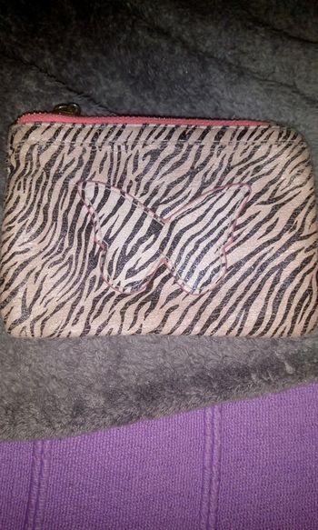 Porte monnaie zébré noir et blanc avec papillon