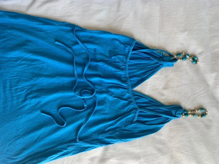 Débardeur bleu clair avec bijoux sur bretelles - photo numéro 2