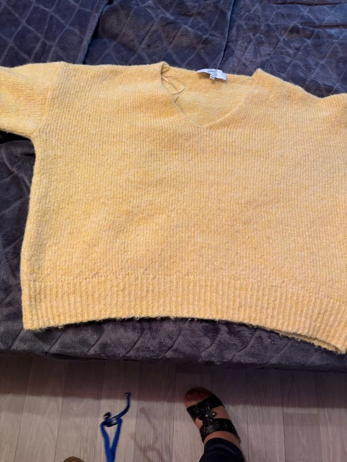 Pull chaud jaune - photo numéro 3