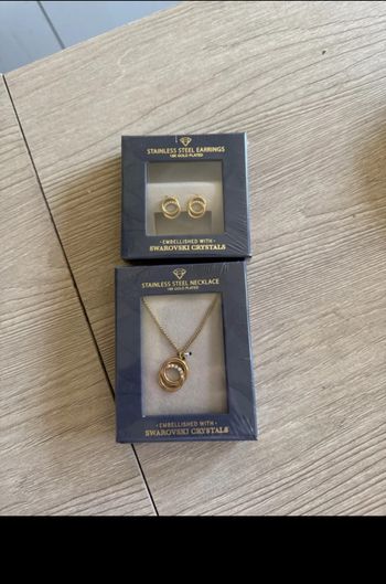 Lot de bracelet et boucle d’oreilles neuf
