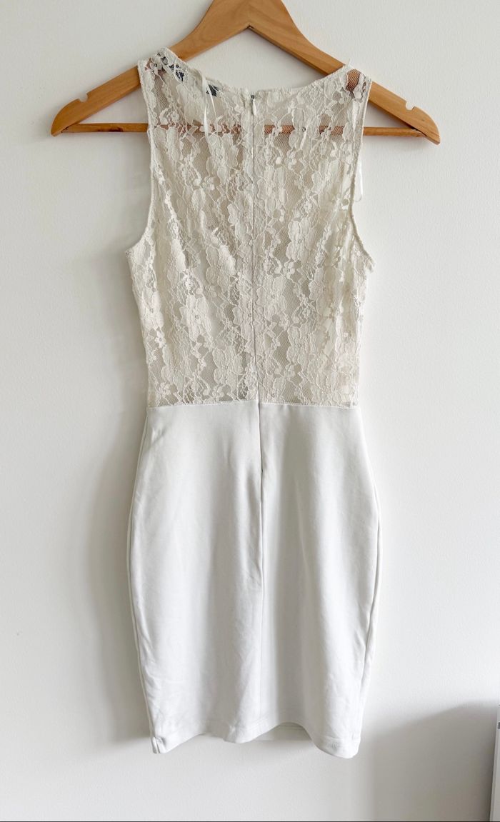 Robe moulante blanche avec dentelle crème Zara trafaluc taille 36 S - photo numéro 3