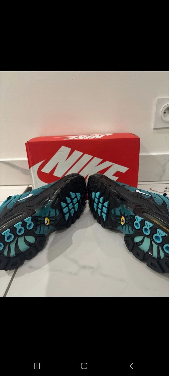 TN Nike air max plus / Black - water / Green - White - photo numéro 3