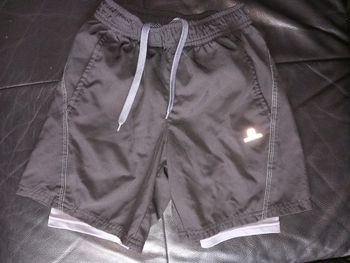 Short de sport doublé domyos neuf 10 ans
