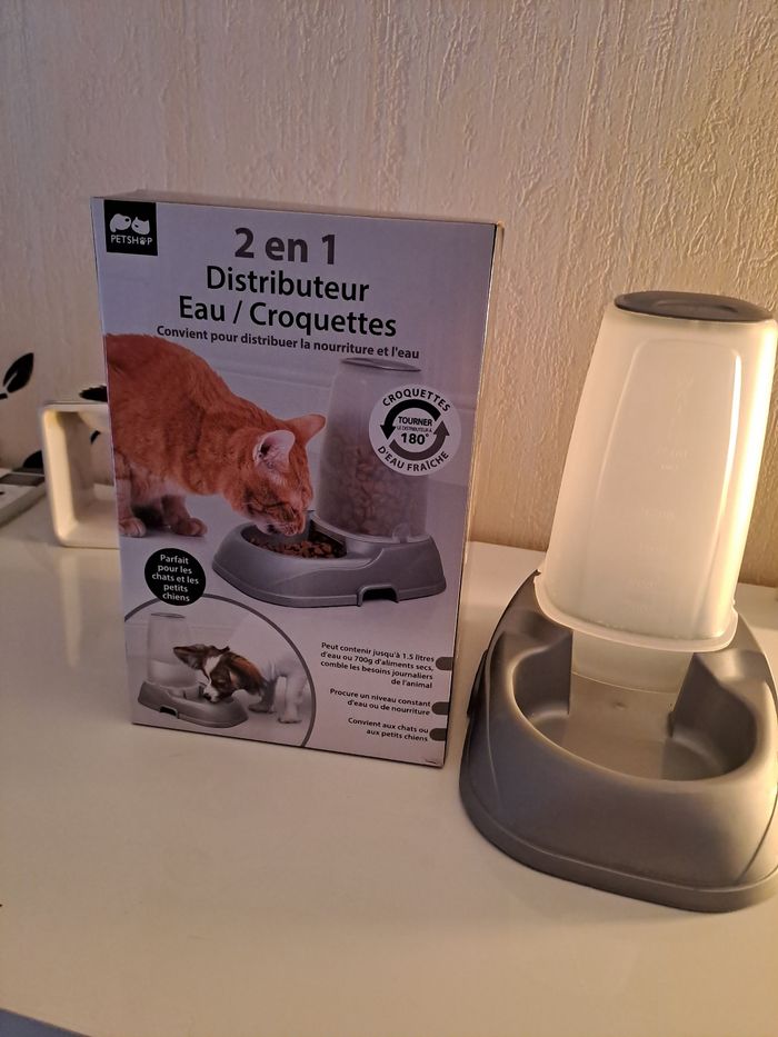 Distributeur eau/croquettes - photo numéro 2