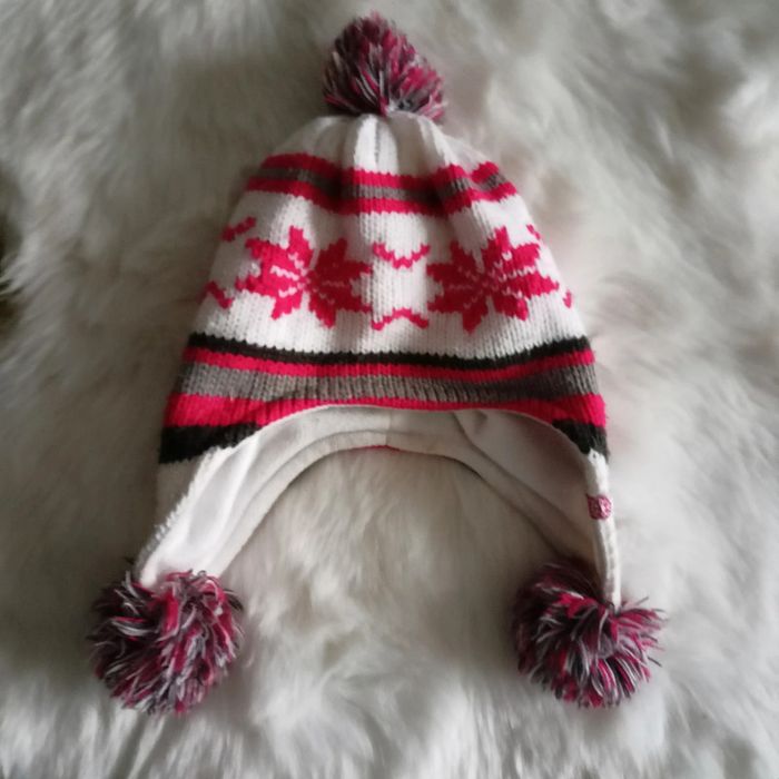Bonnet chaud a pompons