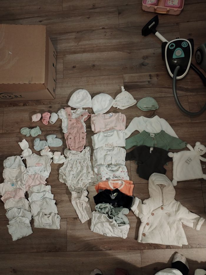 Lot vêtements naissance fille