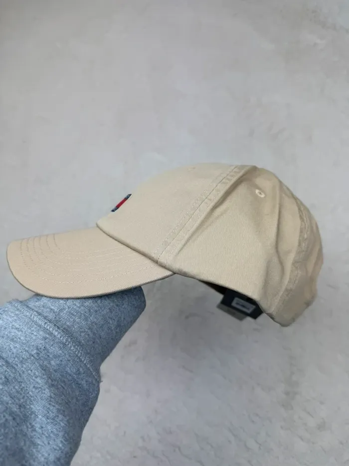 Casquette Tommy Hilfiger Beige Logo Brodé Neuve - photo numéro 3