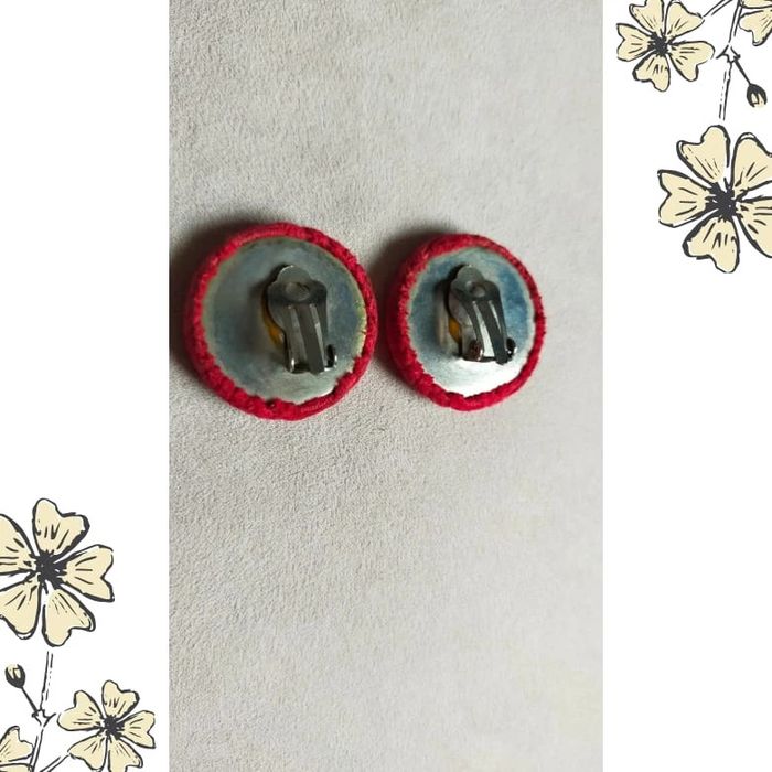 Boucles d’oreilles vintage à clip – Tissu rouge texturé - photo numéro 3