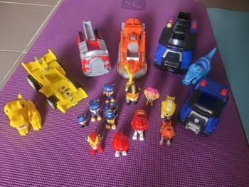 Lot véhicules et figurines Pat patrouille