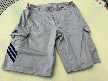 Bermuda Adidas taille 46 en F voir photo 5