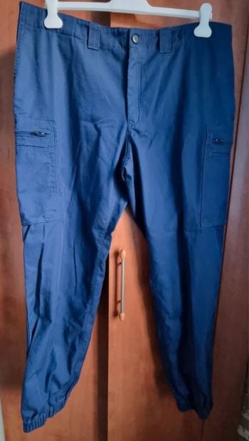 Pantalon de travail bleu marine taille 52