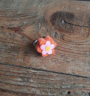 Bague fleur en feutrine orange