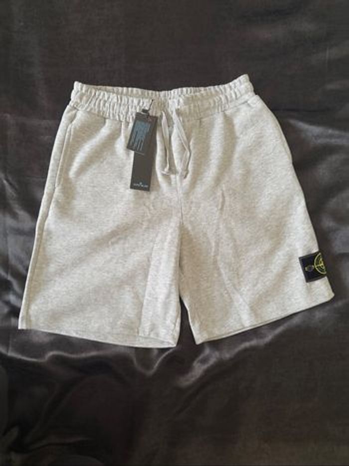 Short stone island