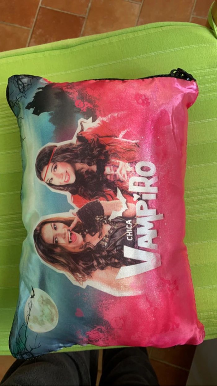 coussin chica vampiro - photo numéro 2