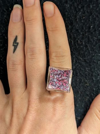 Bague en verre carrée style pylônes