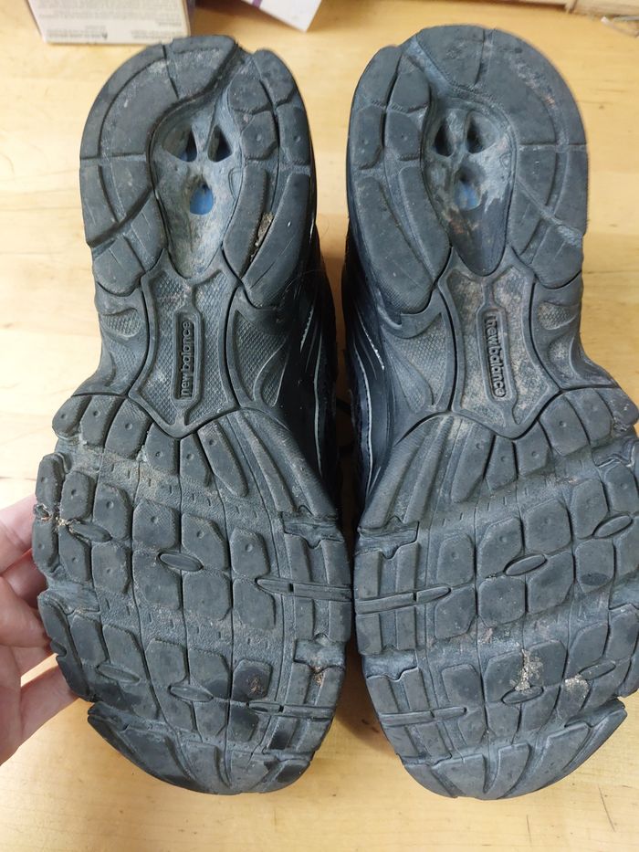 New Balance très bon état ppinture 40 - photo numéro 3