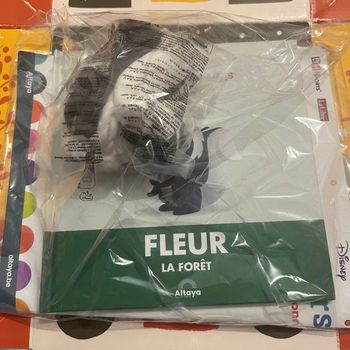 Livre Disney mes premiers amis sous blister, inclus la figurine 