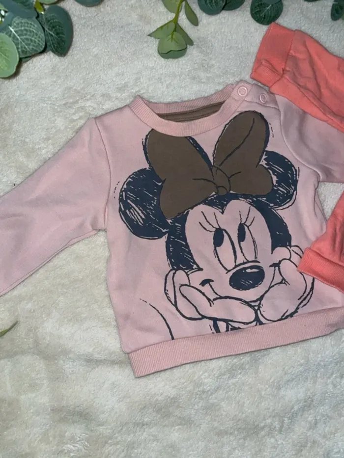 Lot deux pulls Minnie Disney 3 mois - photo numéro 2