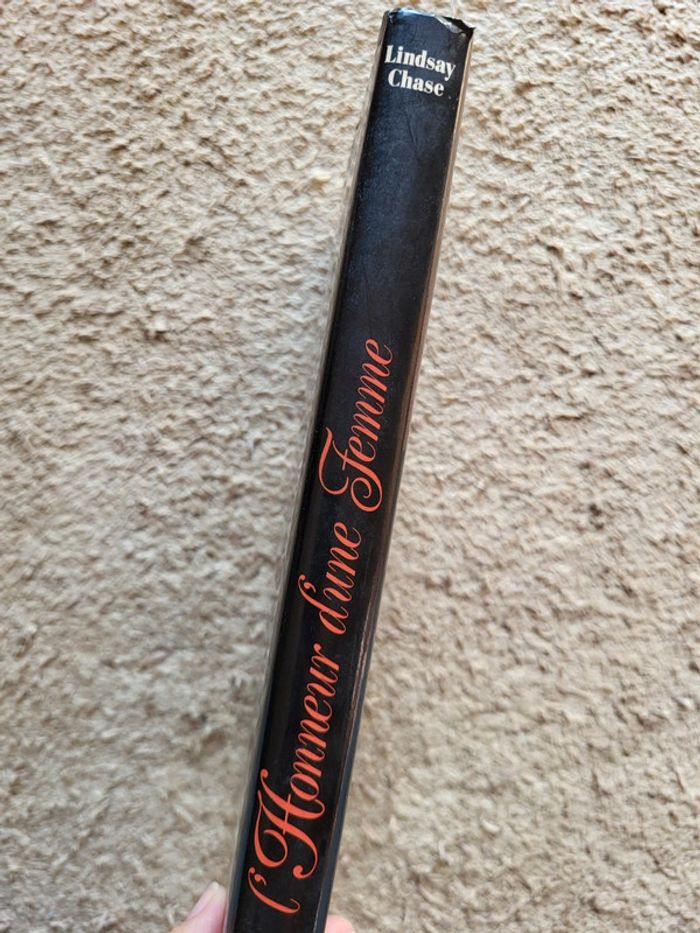 Roman L'Honneur d'une Femme de Lindsay Chase - photo numéro 4