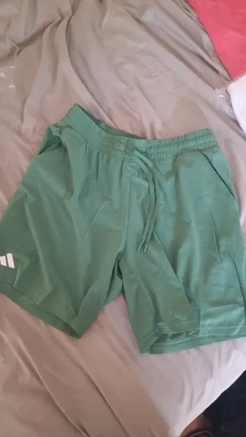 Shorts verdi Adidas