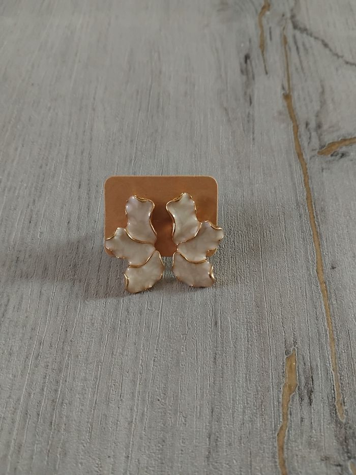 Boucles d'oreilles neuves