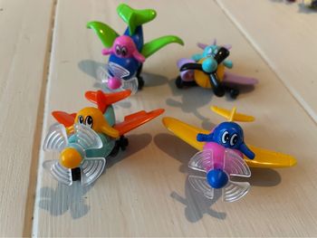 Lot de 4 Jouets Kinder Drôles d’avions (2002) Série Complète