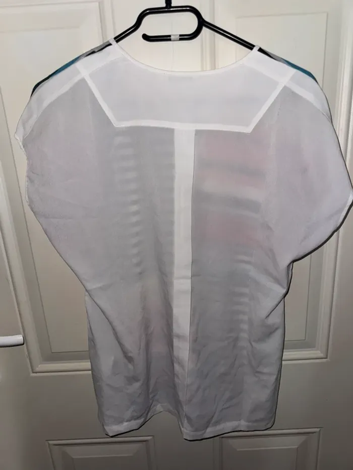 Tee-shirt taille M neuf - photo numéro 2