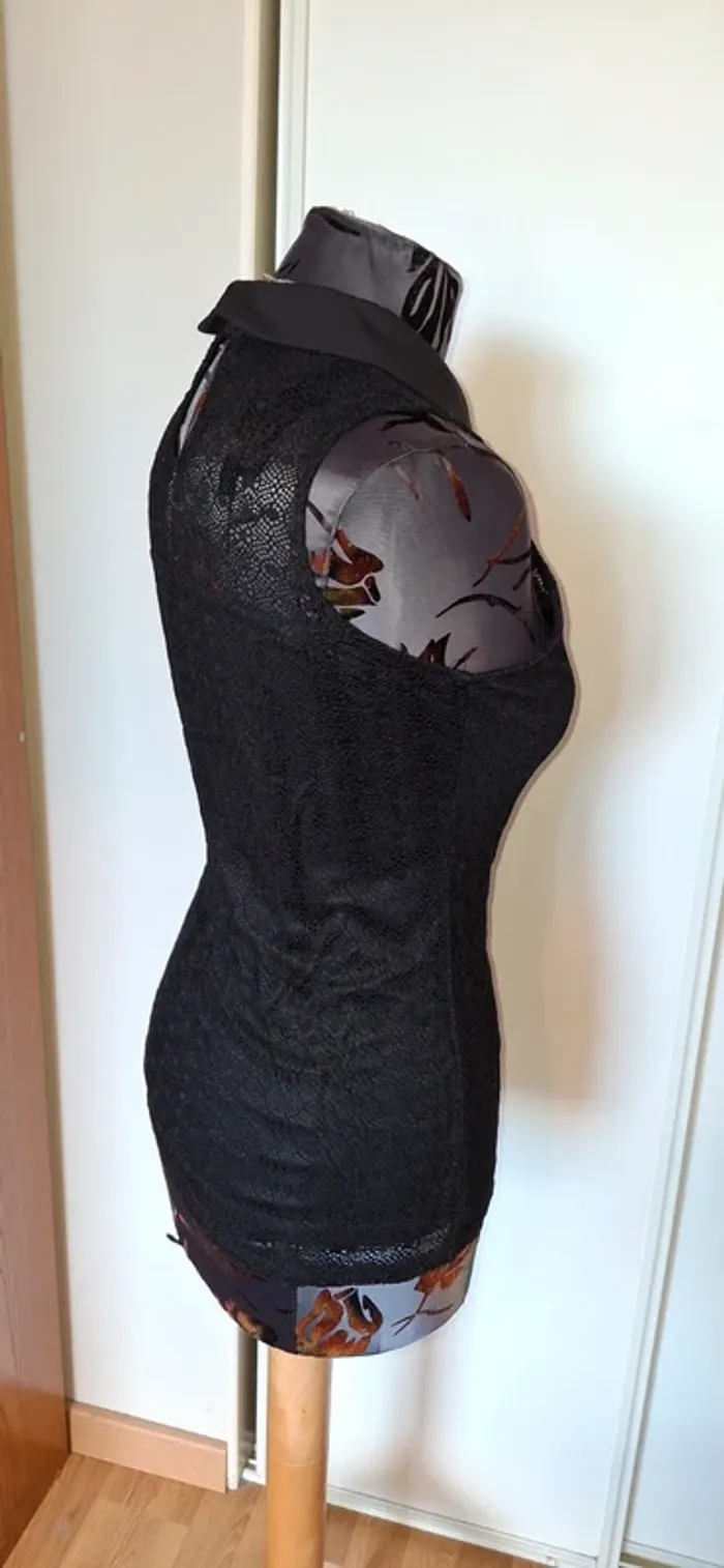 Haut dentelle noir sans manches col Claudine - photo numéro 5