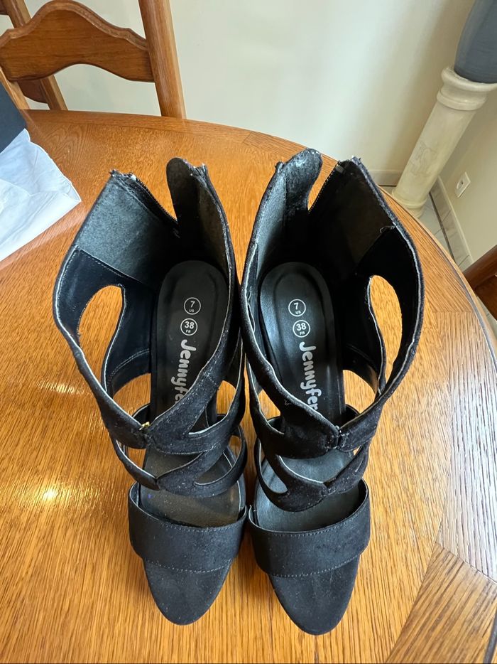 Talons noirs - photo numéro 4