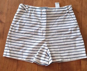 Short blanc rayures bleues taille S Zara