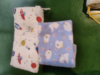 Vends 2 couverture bébé et 1 coussin
