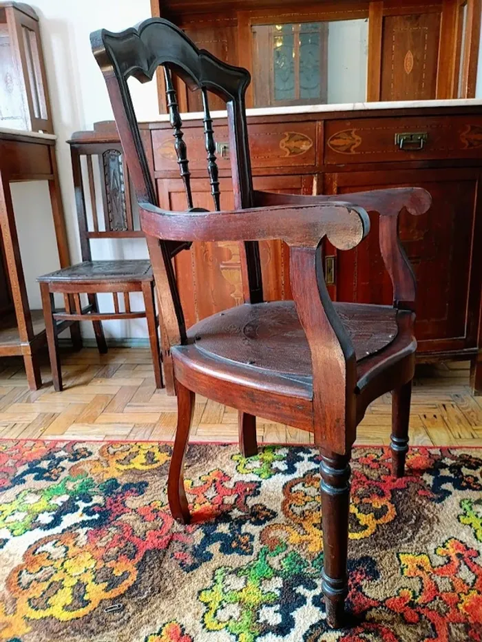 Cadeirão antigo em madeira maciça para recuperar