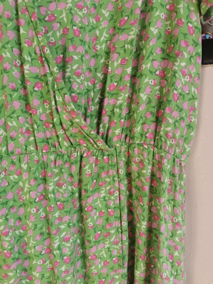 Robe longue manches courtes. Verte à motifs. - photo numéro 4