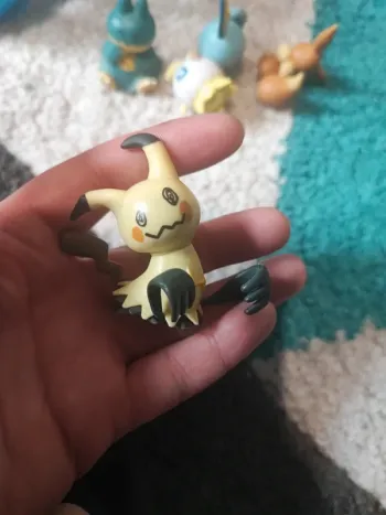 Figurine pokemon Mimiqui 
5cm