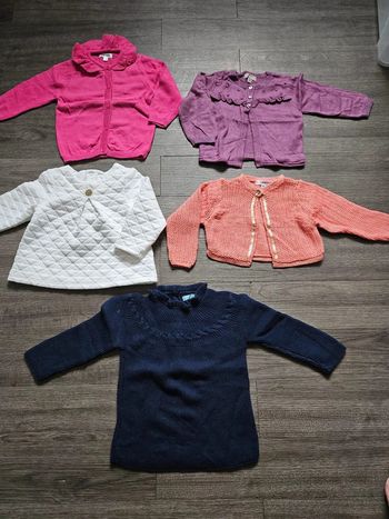 Lot de 5 gilets et pulls fille taille 6 mois