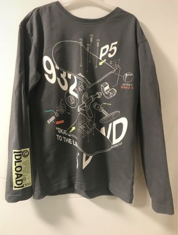 garçon 10 ans t-shirt ML gris peu porté marque c&a Motif skateboard et flocage jaune à la manche