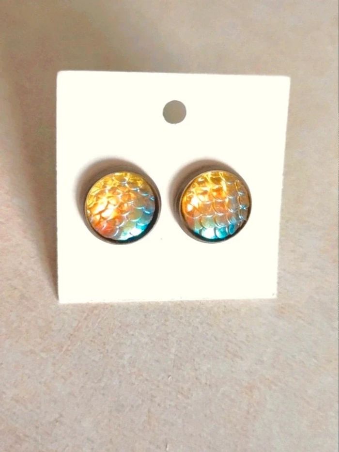 Boucles puces d'oreilles rond jaune écaille holographique bronze 🇨🇵 Fabrication Artisanale - Ø 12mm