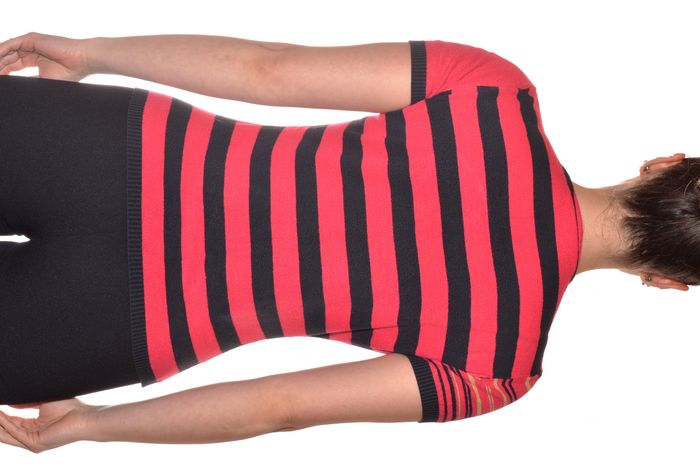 pull fin manches courtes ajusté rouge et noir à motifs taille S col rond - photo numéro 3