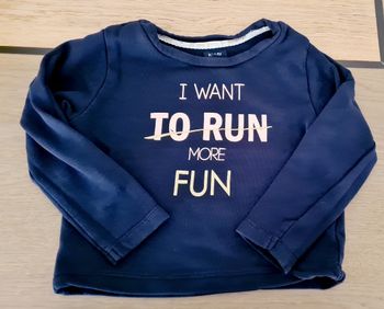 Sweat noir kiabi en parfait état taille 4 ans