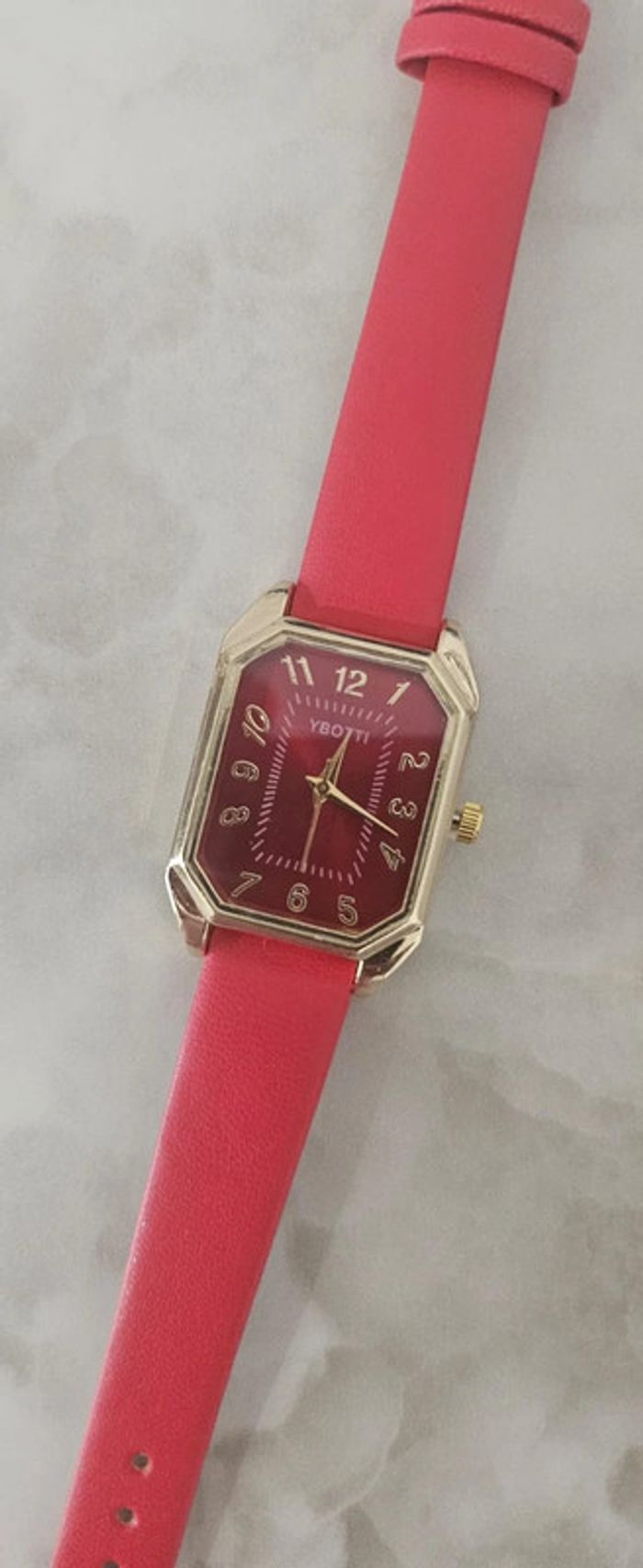 Montre rouge