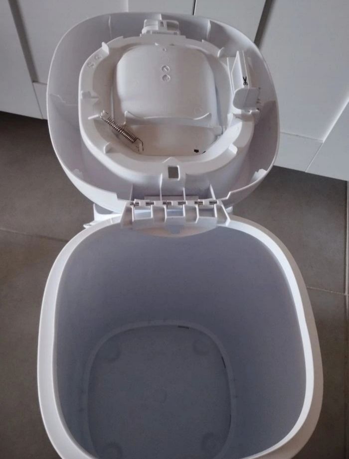 Lot 5 Accessoires Bébé Verts Grenouille Bavoir Assiette Poubelle À Couches Angelcare - photo numéro 2