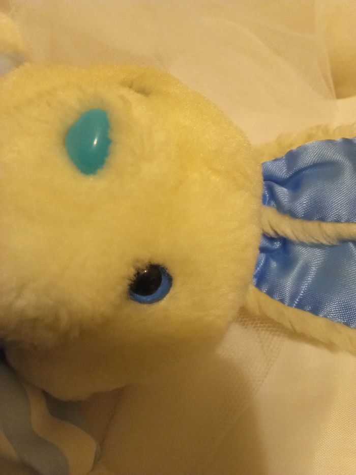 lapin  blanc et bleu clair Pampers  doudou   Peluche   tête blanche corps bleu blanc vintage rayé rayures nez bleu clair - photo numéro 6