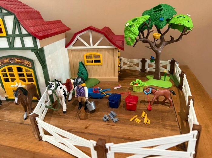 Playmobil set 6926 Riding Stables Club d'équitation
- photo numéro 3